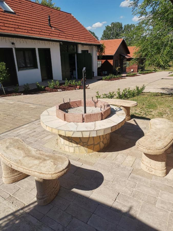 Novak Porta Vendeghaz-Tab, Zala Apartment Luaran gambar